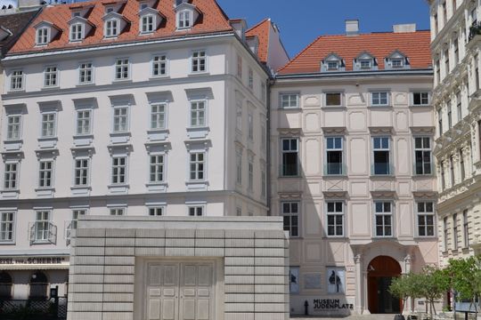 Tour of "100 Misunderstandings about and among Jews" at the Jewish Museum Vienna