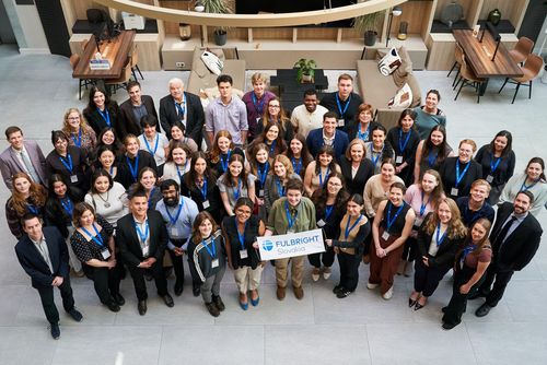 Group photo of all the teaching assistants and Fulbright scholars who participated in the seminar