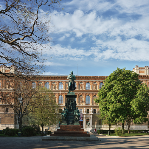 Photo of the Academy of Fine Arts Vienna at Schillerplatz